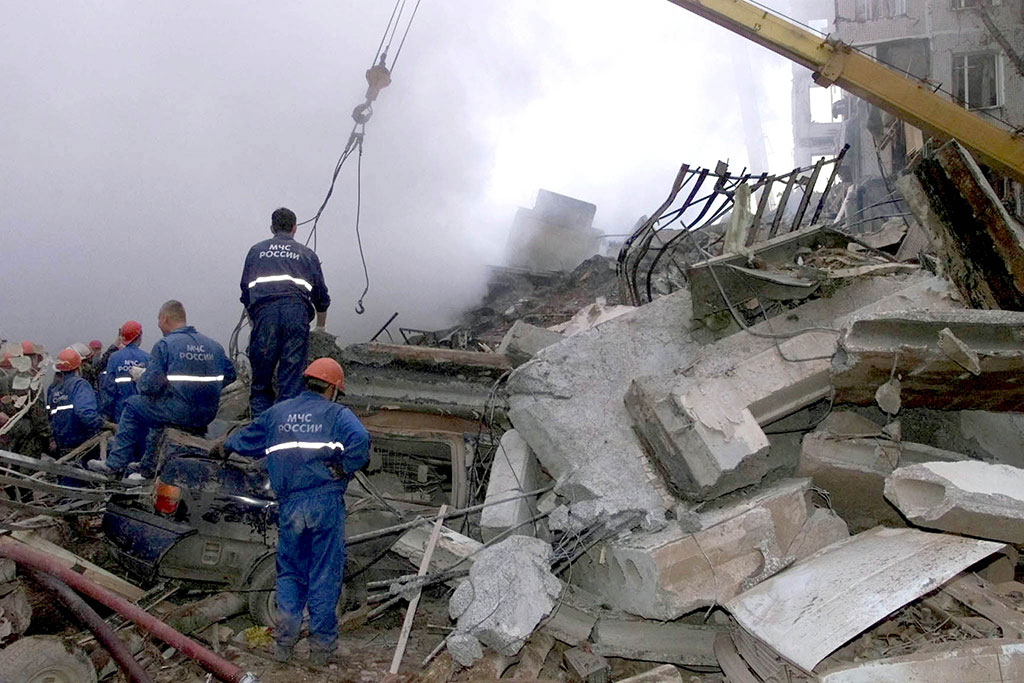 Взрывы жилых домов в москве 1999. Взрыв на улице Гурьянова 1999. Взрыв дома на Гурьянова 1999.