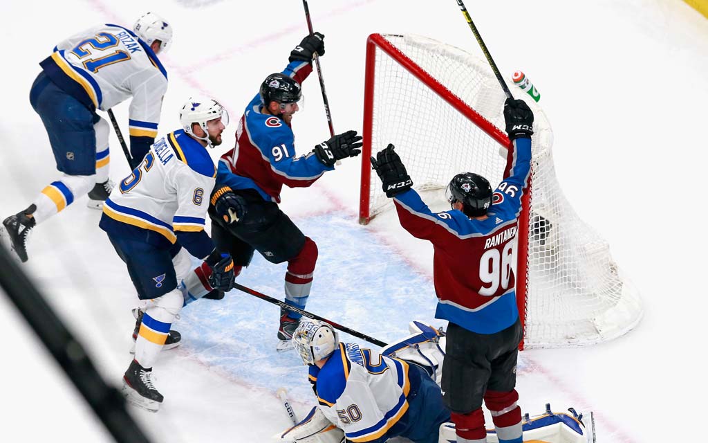 «Это было удивительно!» В НХЛ забили победный гол за 0,1 секунды до сирены — пострадал действующий чемпион