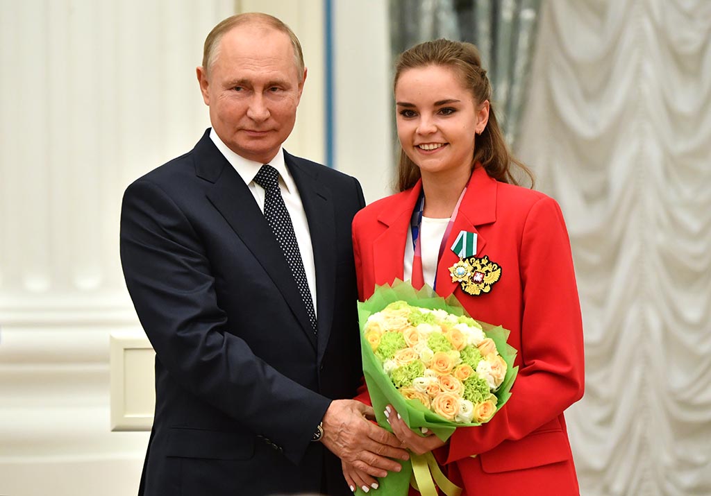 Путин поздравил Дину Аверину с завоеванием двух золотых медалей на чемпионате мира