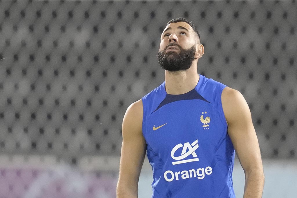 Дешам назвал слухами возможное возвращение Бензема в состав сборной Франции на ЧМ-2022