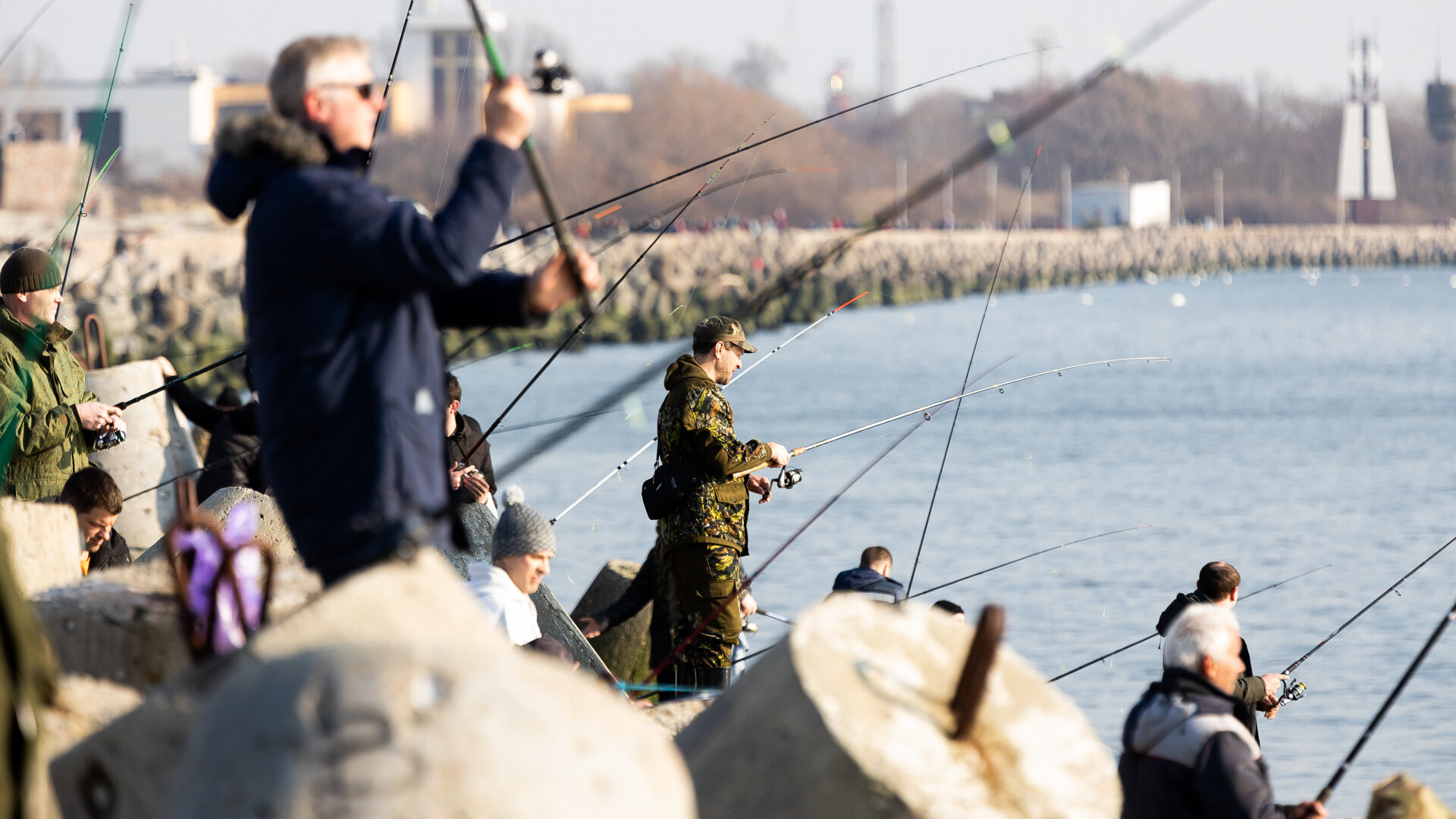 Калининград ловит рыбу. Рыбалка. Шашлык на рыбалке. Запрет рыбной ловли в Калининградской области.