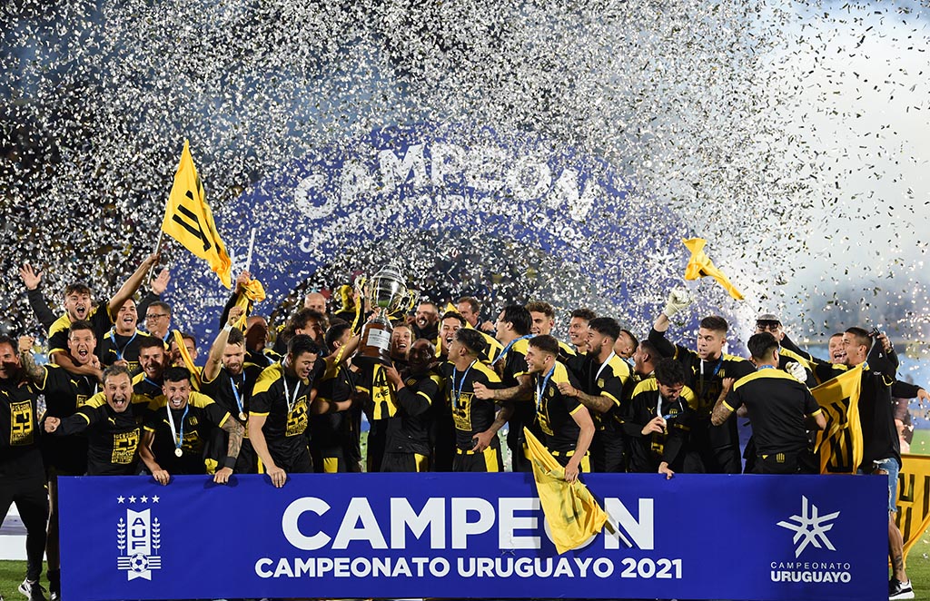 «Пеньяроль» в 51-й раз выиграл чемпионат Уругвая по футболу