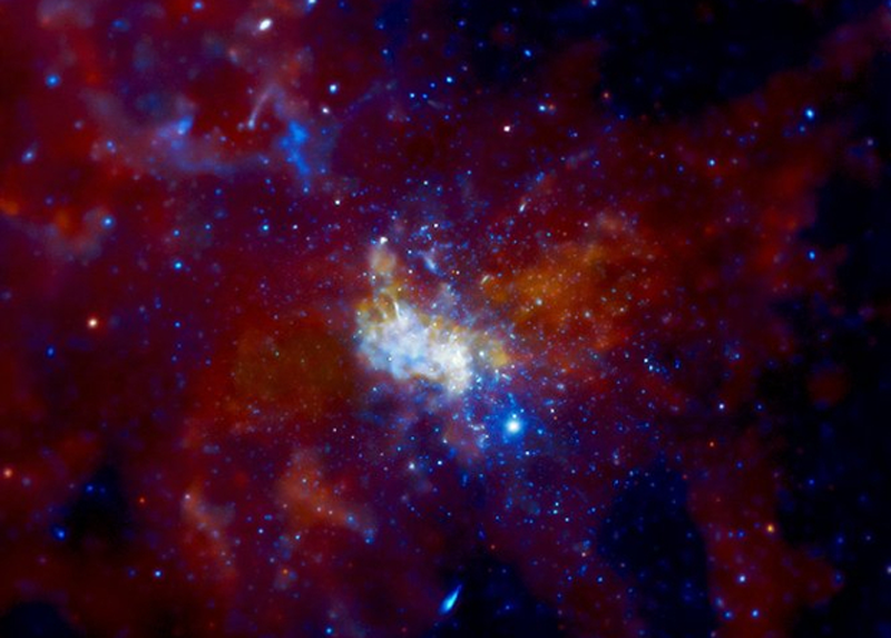 Астрономы измерили черную дыру в центре Млечного пути