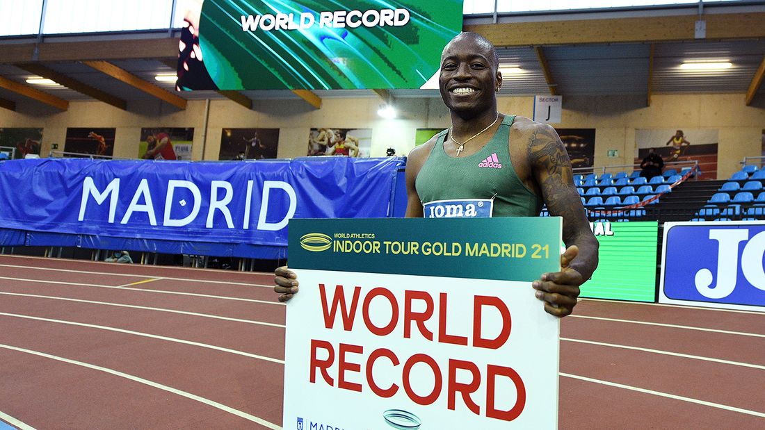 Американец Холлоуэй побил мировой рекорд в беге на 60 м с барьерами