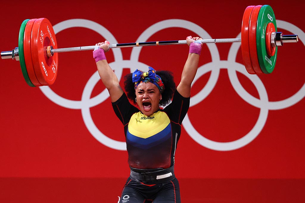 Эквадорская тяжелоатлетка Нейси Дахомес выиграла золото Олимпиады-2020 в Токио