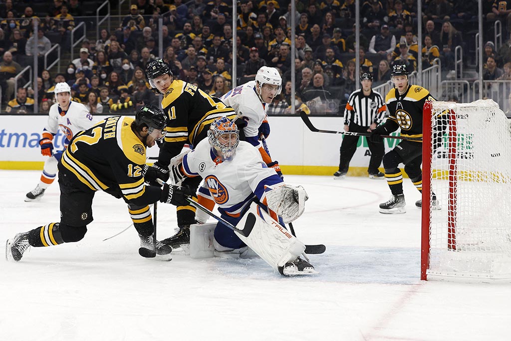 «Бостон» обыграл «Нью-Йорк Айлендерс» в матче НХЛ, Варламов пропустил шесть шайб