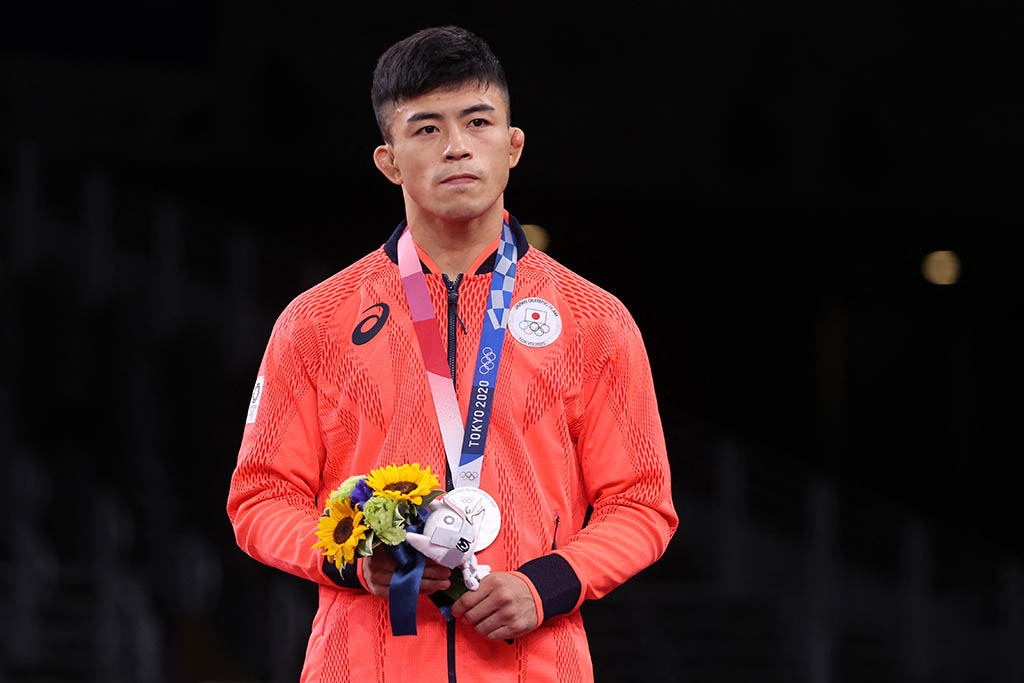 Японский борец извинился за серебряную медаль на Олимпиаде в Токио