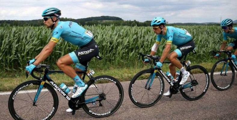 Капитан «Астаны» ворвался в десятку лидеров «Тур де Франс» после восьмого этапа