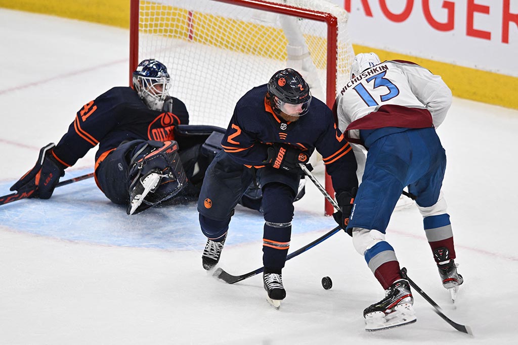 Дубль Ничушкина помог «Колорадо» в третий раз обыграть «Эдмонтон» в серии плей-офф НХЛ