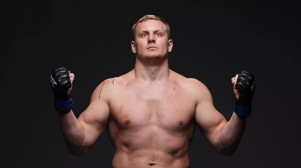Российский боец UFC извинился за скандальный пост в соцсетях