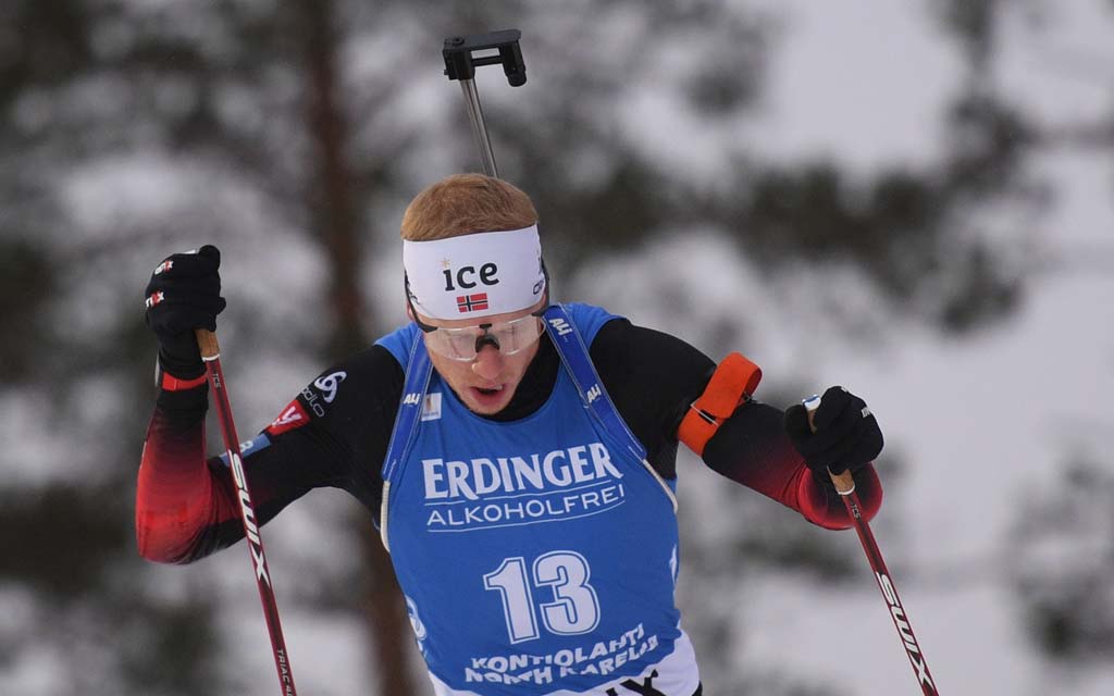 Норвежский биатлонист Йоханнес Бё выиграл спринт на этапе КМ в Финляндии