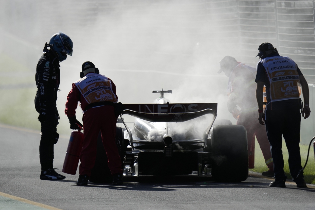Крупный пожар в болиде «Мерседеса» остановил гонку «Формулы-1»