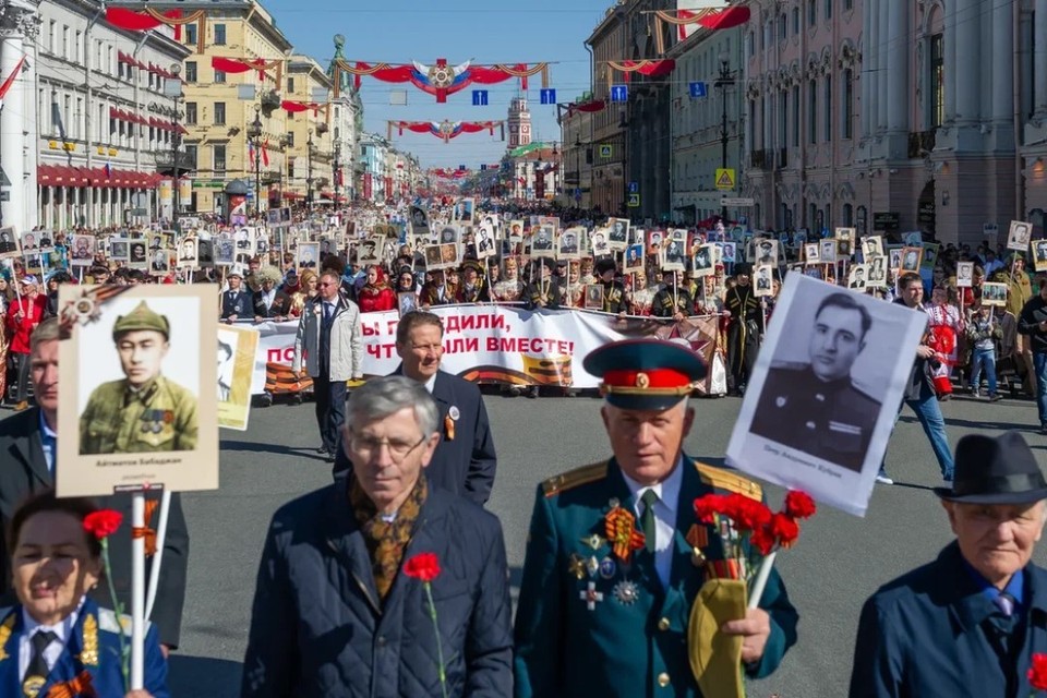 Шествие бессмертного полка в петербурге