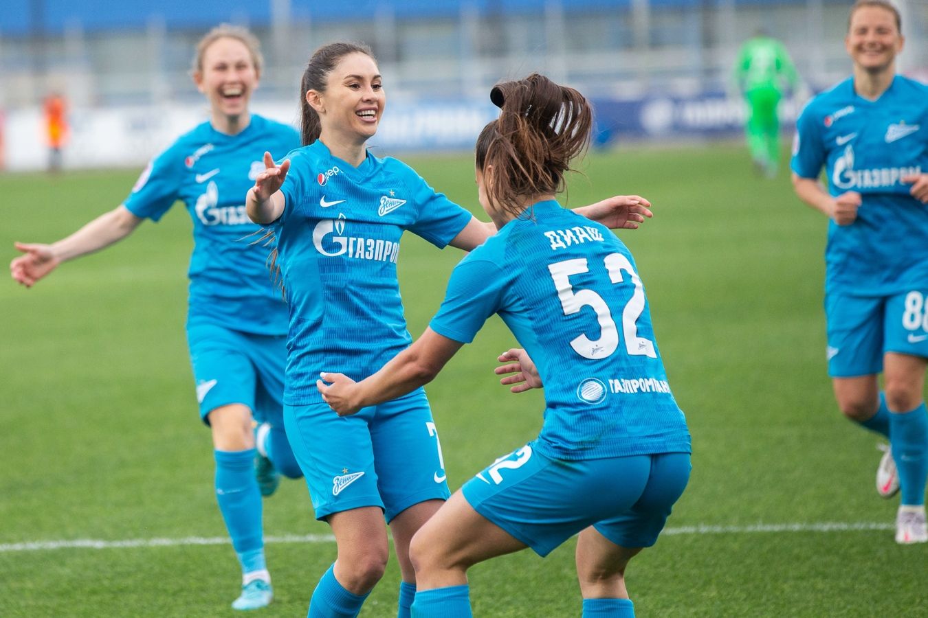 «Зенит» впервые выиграл женский чемпионат России по футболу