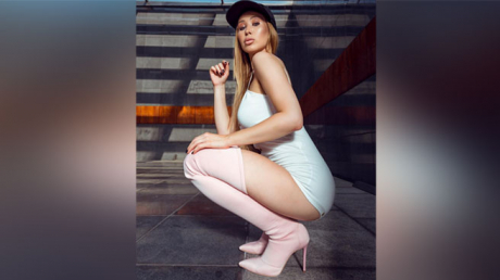Австралийская эстрадная певица Ксоня устроила эротическую фотосессию у мемориала жертвам холокоста Австралийская эстрадная певица Ксоня устроила эротическую фотосессию у мемориала жертвам холокоста