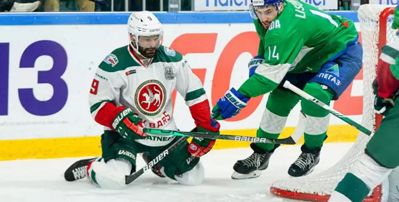 Команда хоккеиста сборной Казахстана стала первым полуфиналистом Кубка Гагарина