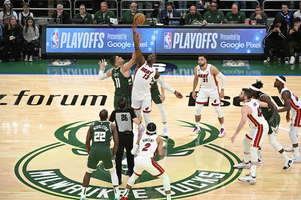 «Майами» и «Нью-Йорк» вышли в четвертьфинал плей-офф НБА