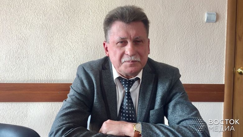 попытаемся быть благоразумными. голая с фаллосом просто замечательный, побольше