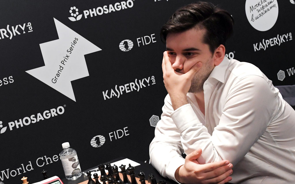 Непомнящий и Грищук сыграли вничью во втором туре шахматного турнира претендентов