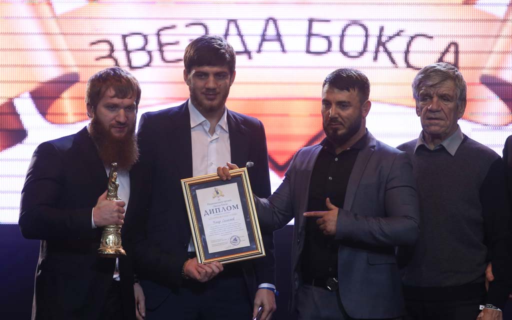 Боксер Саламов в Грозном победил Екимова