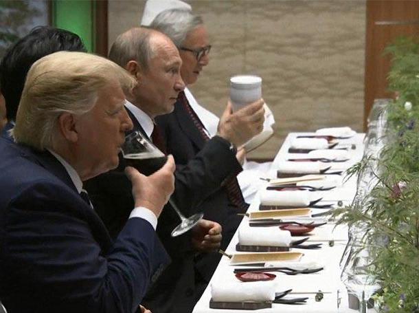 Белый стакан Путина 