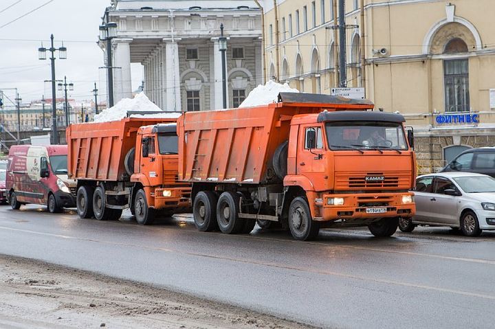 Руководитель комитета по благоустройству обещал расправиться со снегом в Петербурге к понедельнику