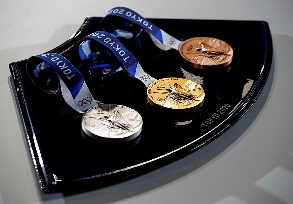 Спортсмены будут самостоятельно надевать себе на шею медали на ОИ в Токио