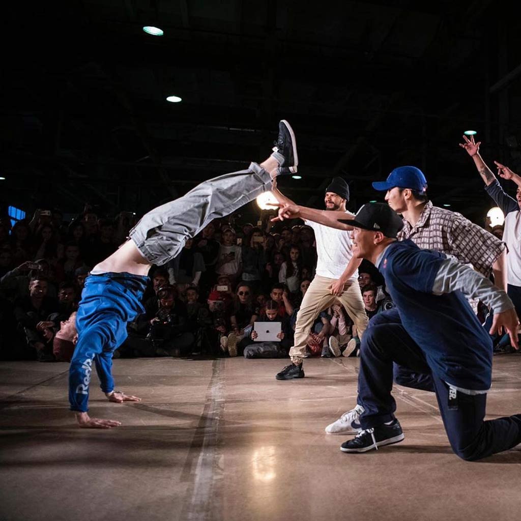 Музыка для брейк данса. Евгений Шелякин брейк данс. Bboy группа брейк-данс. Братья Станишевский брейк данс. Сэм Бутта брейк.