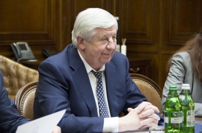В Миграционной службе отказались объяснять, откуда у Шокина два паспорта В Миграционной службе отказались объяснять, откуда у Шокина два паспорта