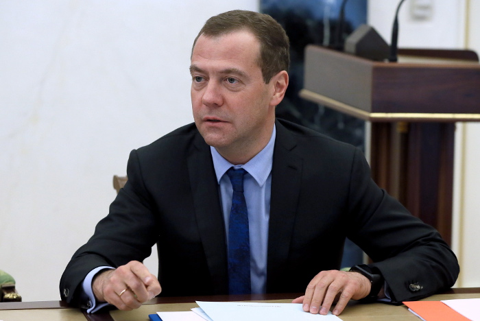 Медведев подписал соглашение о совместном производстве фильмов РФ и Индии Медведев подписал соглашение о совместном производстве фильмов РФ и Индии