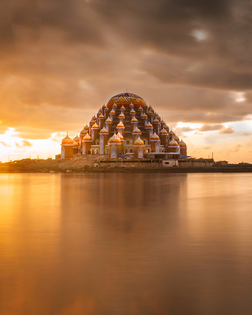 Самые лучшие фото. Мечеть 99 куполов (Сулавеси, Индонезия). The 99 Domes Mosque Индонезия. Мечеть 99 куполов в Индонезии. Мечеть 99 куполов в Макассар Южное Сулавеси Индонезия.