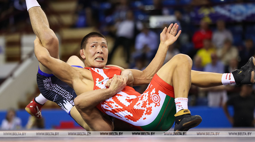 Белорусские борцы-вольники выиграли две медали представительного турнира в Якутске
