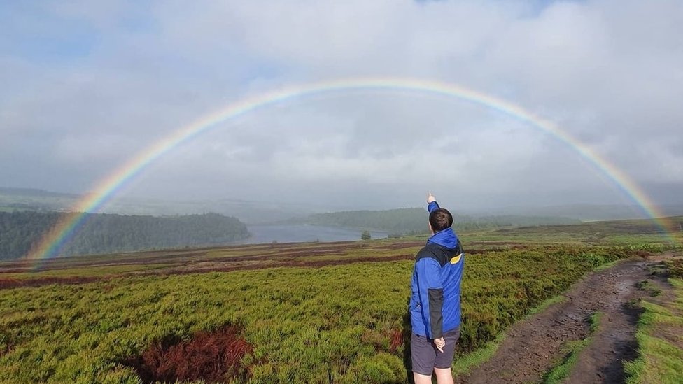 «Один на миллион»: британскому фотографу удалось сделать уникальный снимок радуги