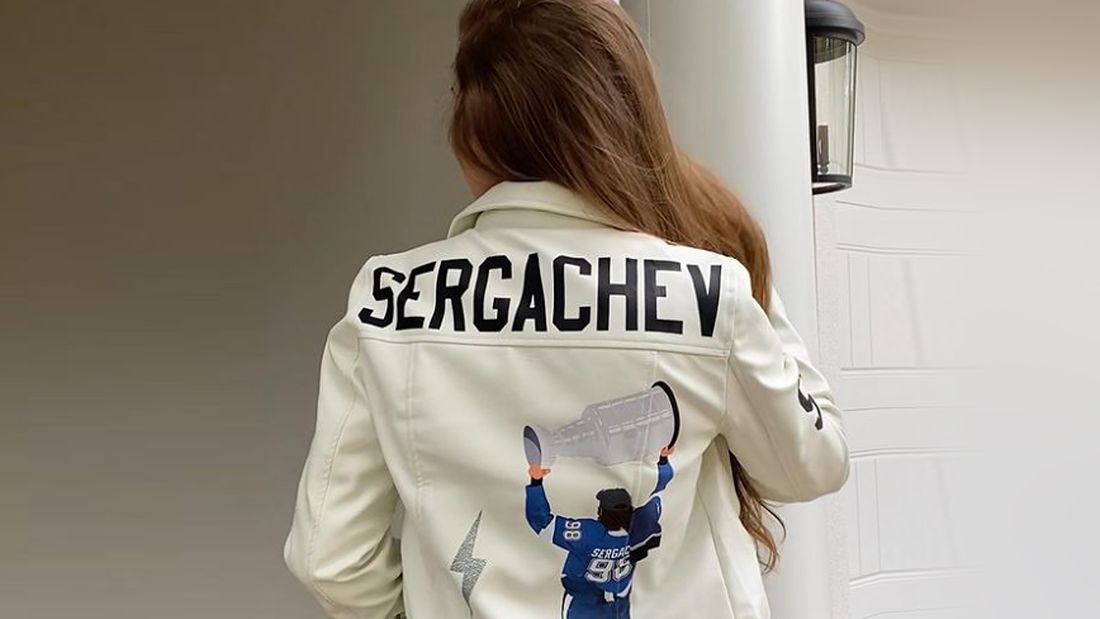 «Прошу не возмущаться». Жена русского хоккеиста НХЛ Сергачева показала себя после резкой смены имиджа