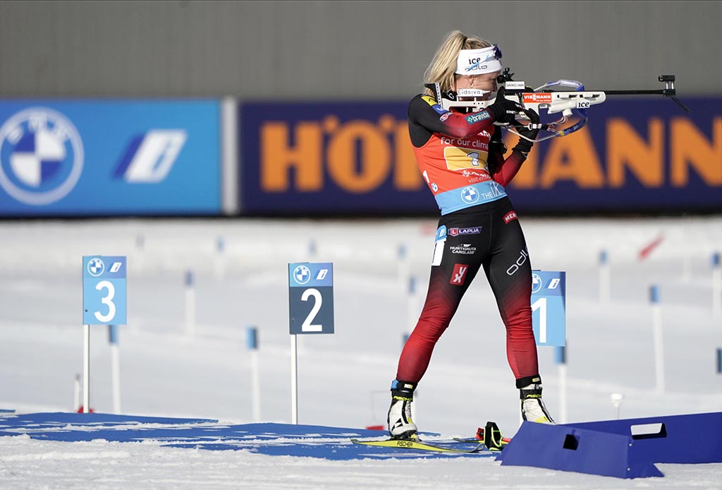 Норвежская биатлонистка Экхофф победила в спринте на этапе Кубка мира в Холменколлене