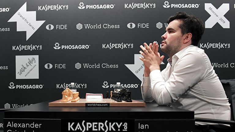 Непомнящий и Грищук делят 2−3-е места на шахматном турнире в Париже