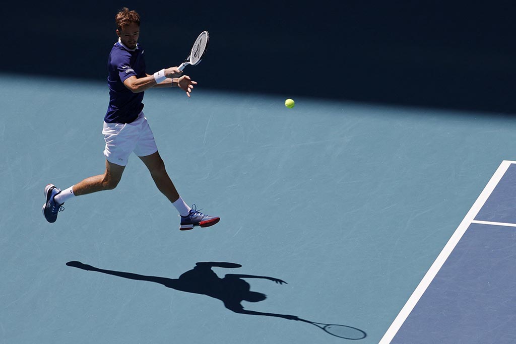 Даниил Медведев обыграл Маррея и вышел в третий круг теннисного турнира в Майами