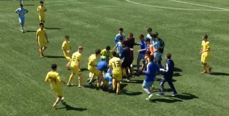 Юные футболисты «Астаны» и «Семея» устроили массовую драку на поле
