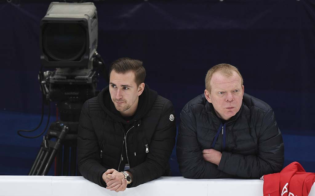 Тренер команды Тутберидзе бурно отреагировал на судейство. Из-за поражения от Плющенко?