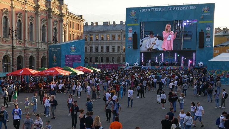 Максимальное число посетителей фан-зоны в Петербурге сократят до 3 тысяч