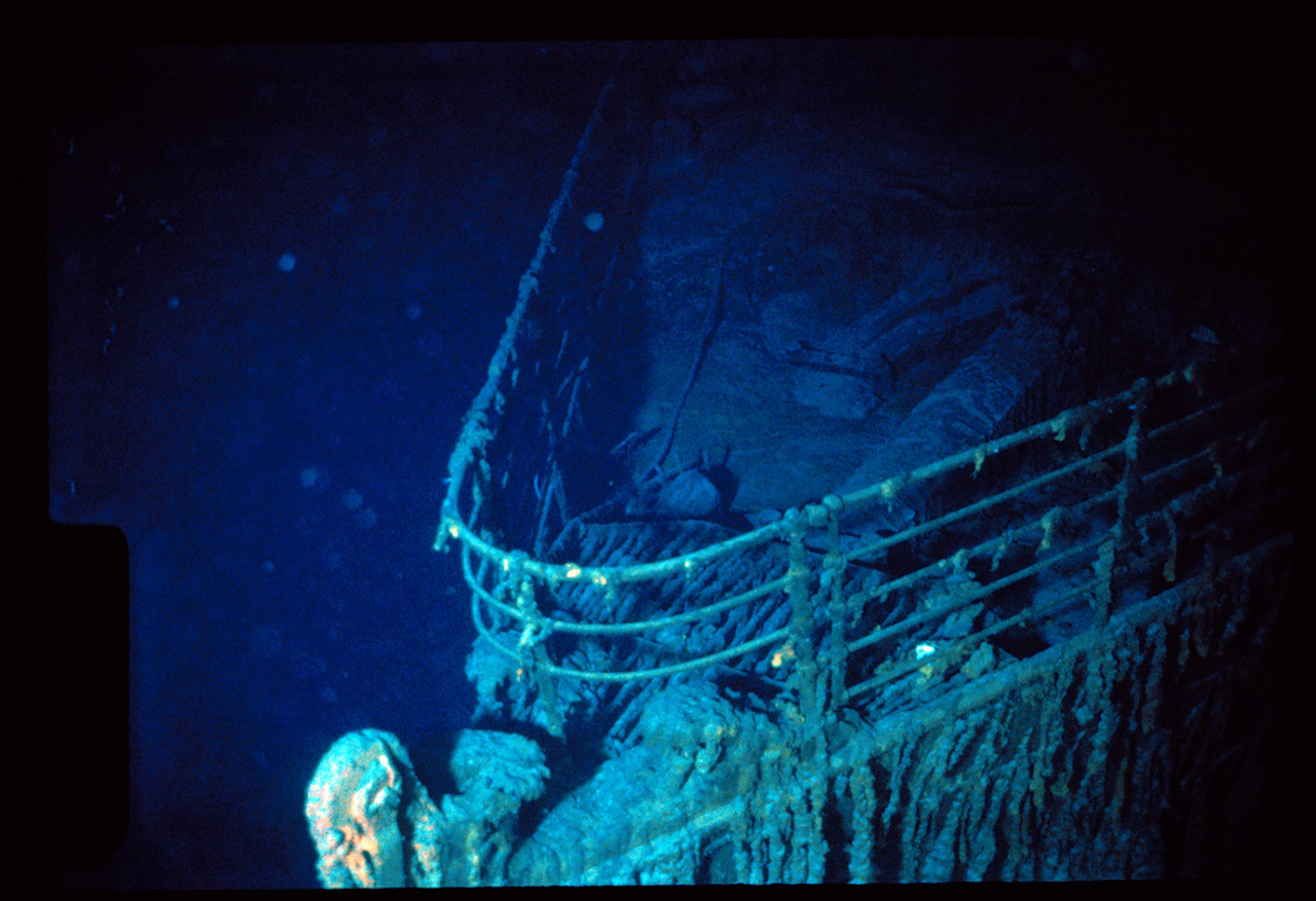 Покажи где затонул титаник. Атлантический океан Титаник. Затонувший Титаник в 2023 году. Титаник затонул в 1912. Титаник корабль крушение.