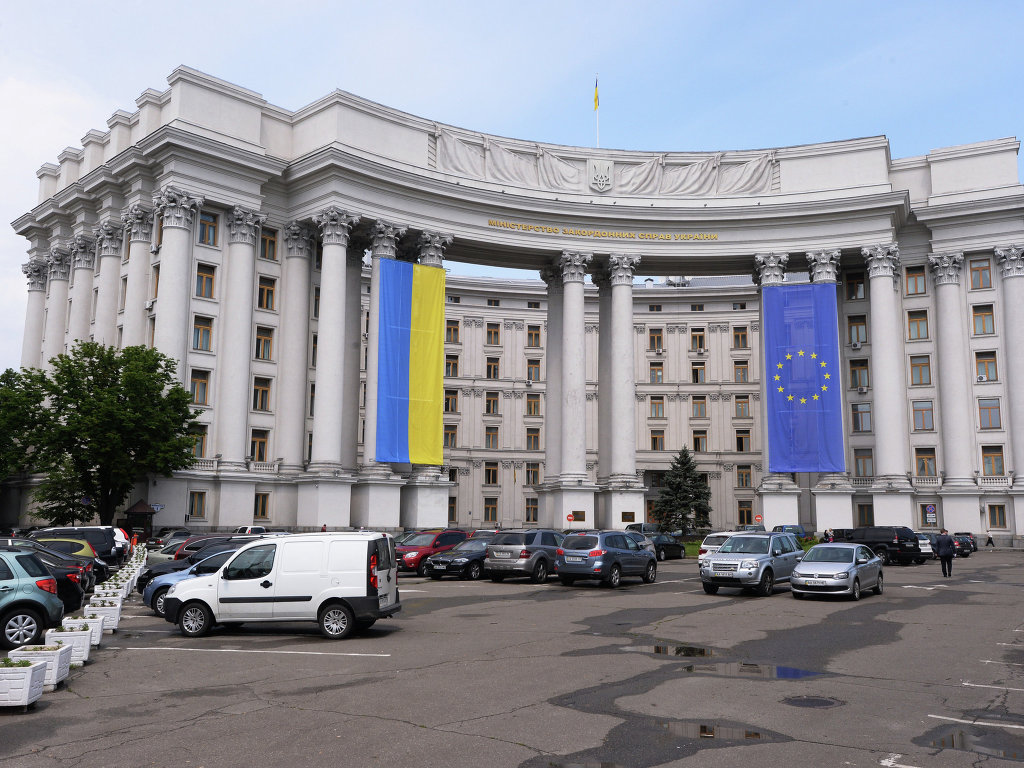 МИД Украины: Киев не считает легитимными власти ДНР и ЛНР