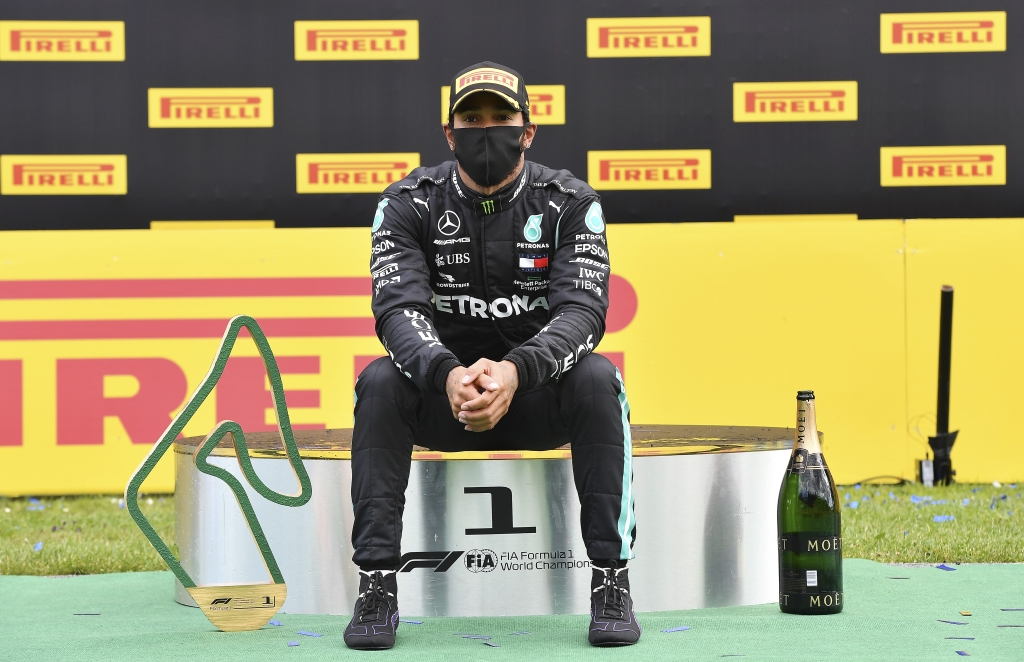 Хэмилтон выиграл Гран-при Испании «Формулы-1» и превзошел рекорд Шумахера по подиумам
