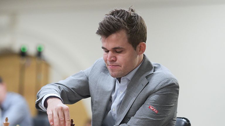 Карлсен обыграл Свидлера в восьмом туре шахматного турнира в Германии