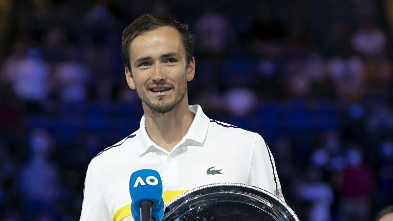 Медведев вышел в полуфинал теннисного турнира в Марселе