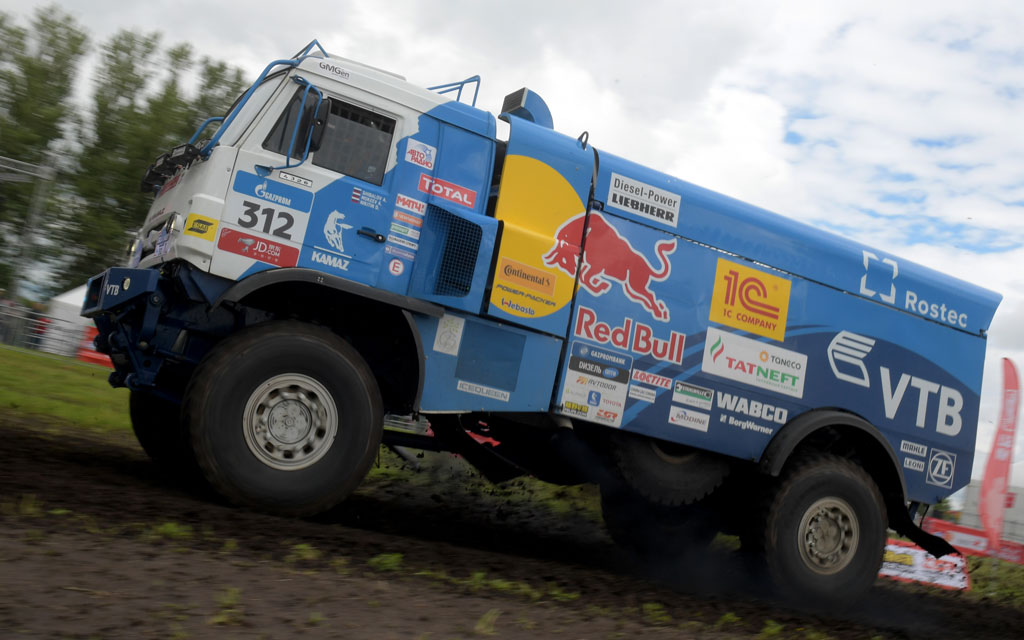 Экипаж Шибалова стал вторым на первом этапе ралли «Шелковый путь» в зачете грузовиков