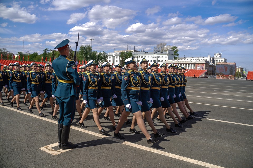 Женский полк парад победы