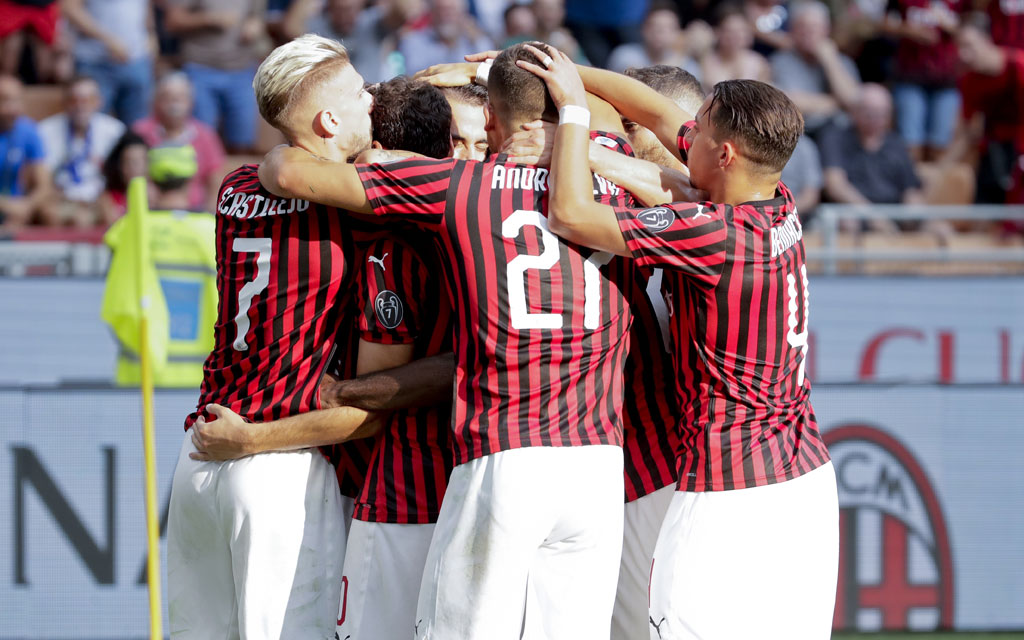 «Милан» одержал третью победу подряд в серии А, обыграв «Специю»