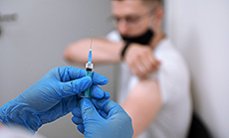 Когда нужно ревакцинироваться и какой вакциной? Главные вопросы