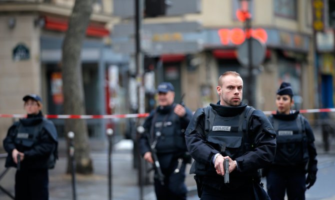 Убитый в столице франции мужчина имел при себе флаг ИГИЛ